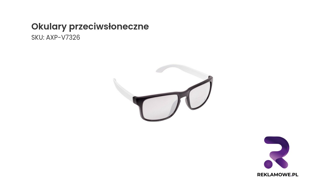 Okulary przeciwsłoneczne na modelce