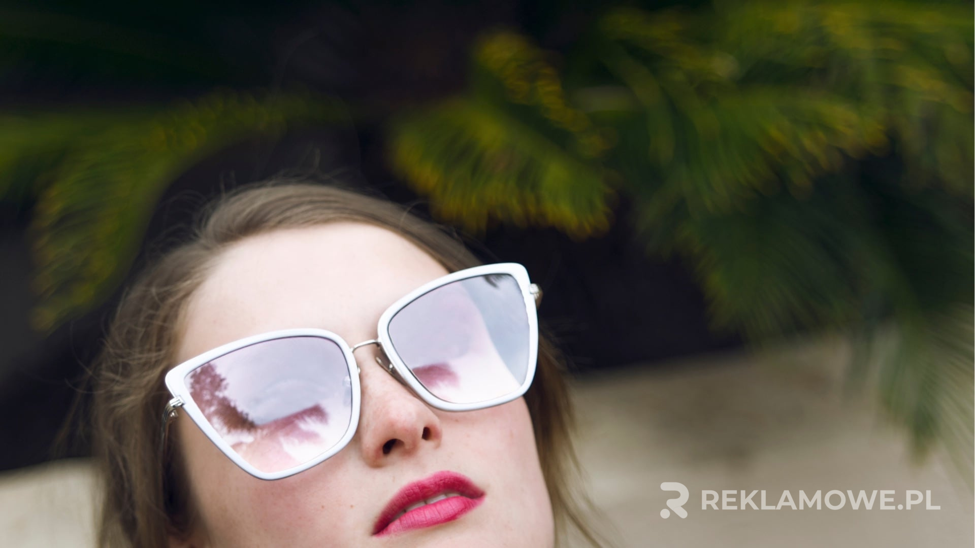 Okulary reklamowe jako efektywny gadżet promocyjny