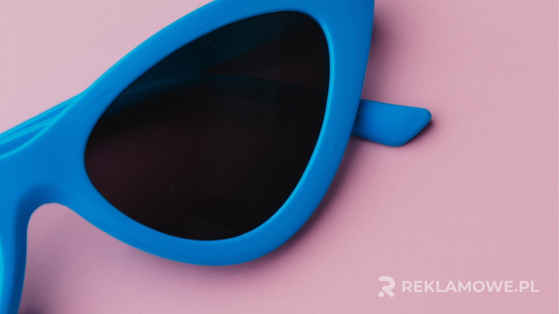 Okulary reklamowe jako element promocji biznesu