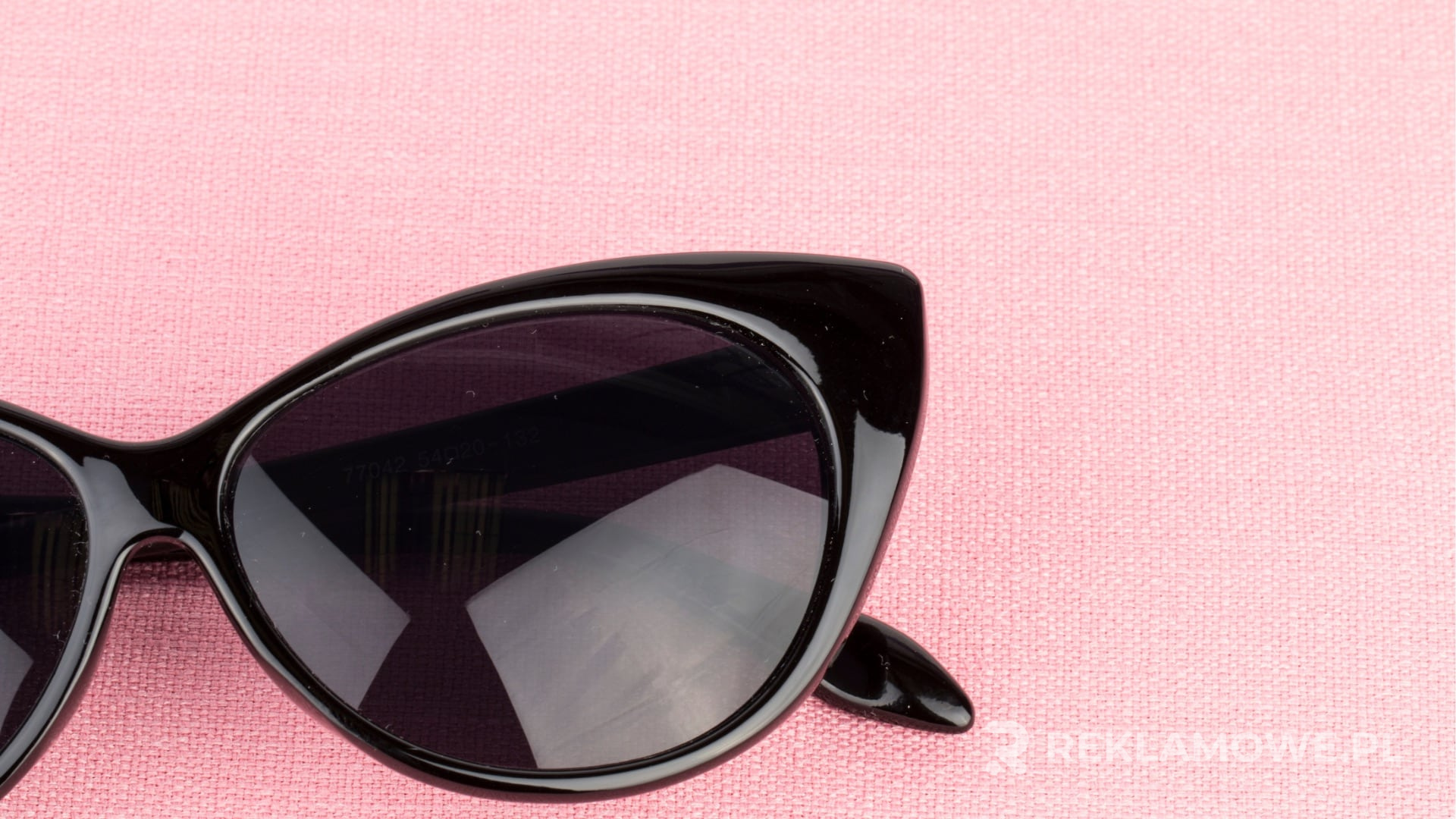 Nowoczesne okulary z technologią reklamową