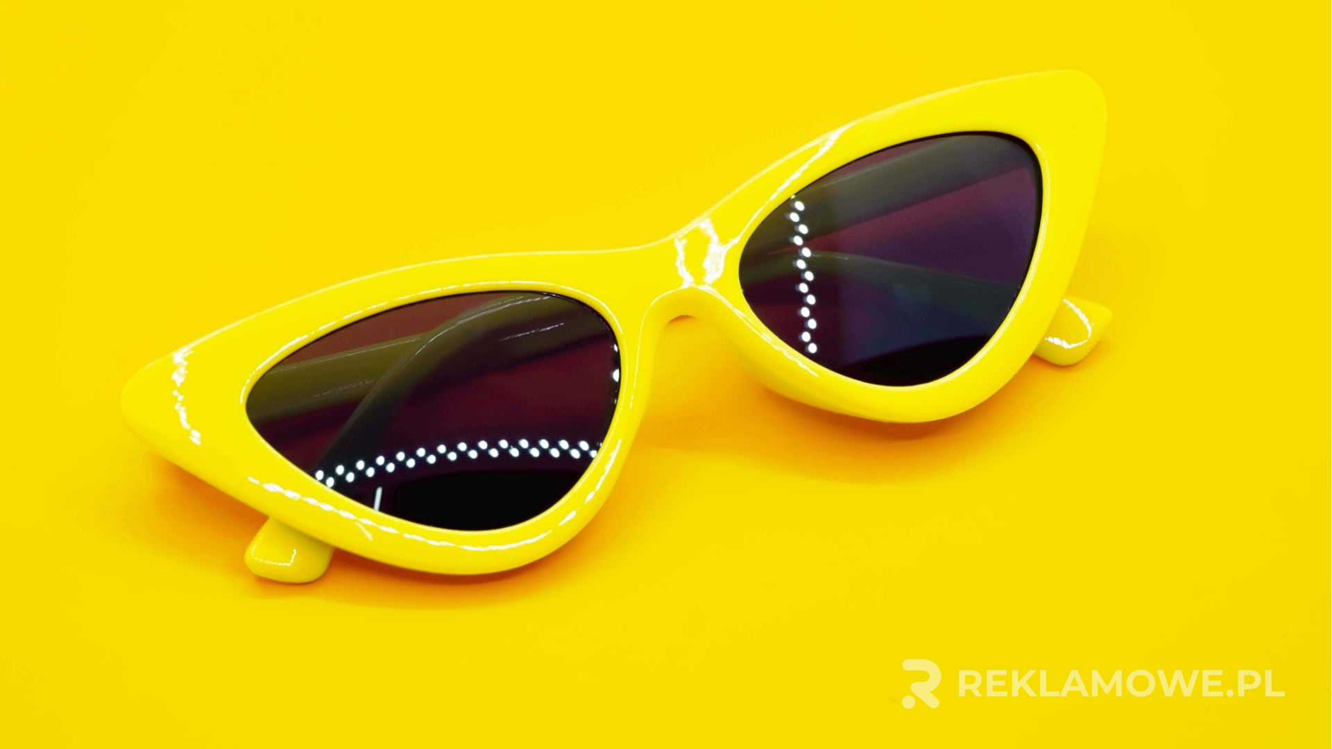 Obliczanie ROI dla kampanii reklamowej używającej okularów